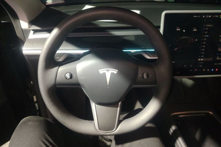 Used Tesla Model Y 2023 Long-Range All-Wheel-Drive Version Steering Wheel