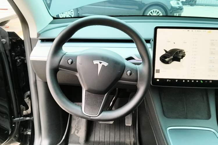 Used Tesla Model Y 2023 Rear-Wheel-Drive Version Steering Wheel