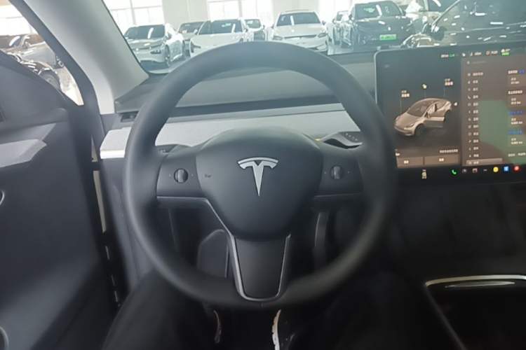 Used Tesla Model Y 2023 Rear-Wheel-Drive Version Steering Wheel