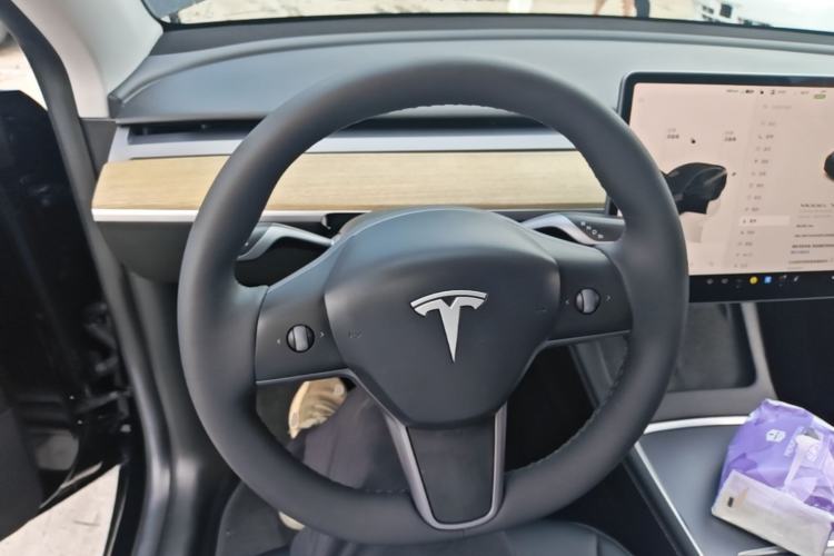 Used Tesla Model Y 2023 Long-Range All-Wheel-Drive Version Steering Wheel