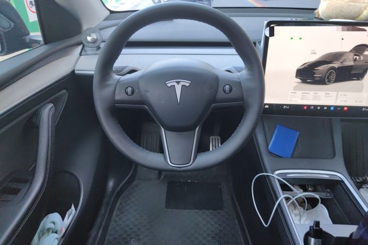 Used Tesla Model Y 2023 High-Performance All-Wheel-Drive Version Steering Wheel