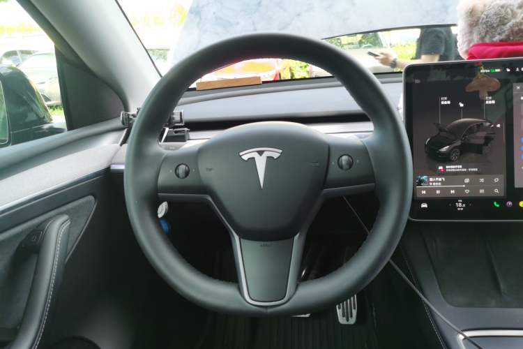 Used Tesla Model Y 2023 Rear-Wheel-Drive Version Steering Wheel