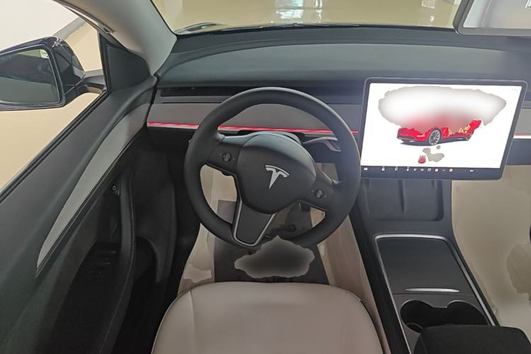 Used Tesla Model Y 2023 Long-Range All-Wheel-Drive Version Steering Wheel