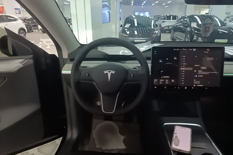 Used Tesla Model Y 2023 Long-Range All-Wheel-Drive Version Steering Wheel