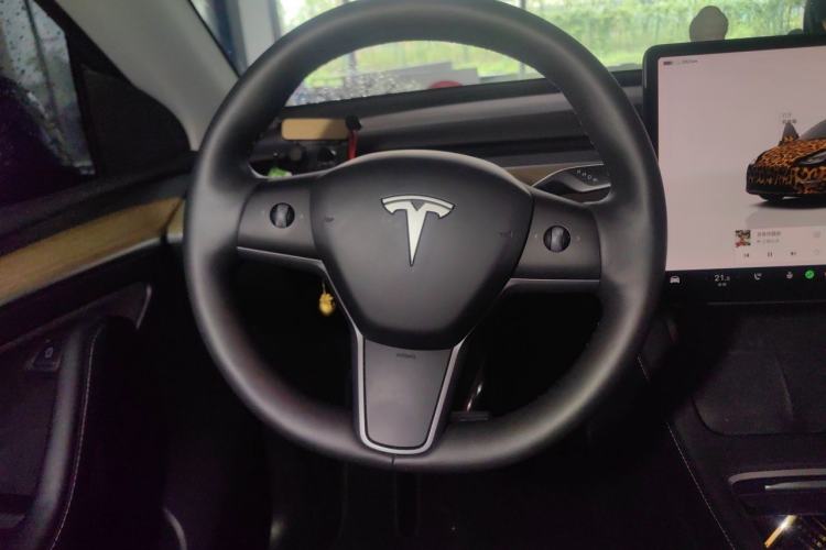 Used Tesla Model Y 2023 Long-Range All-Wheel-Drive Version Steering Wheel