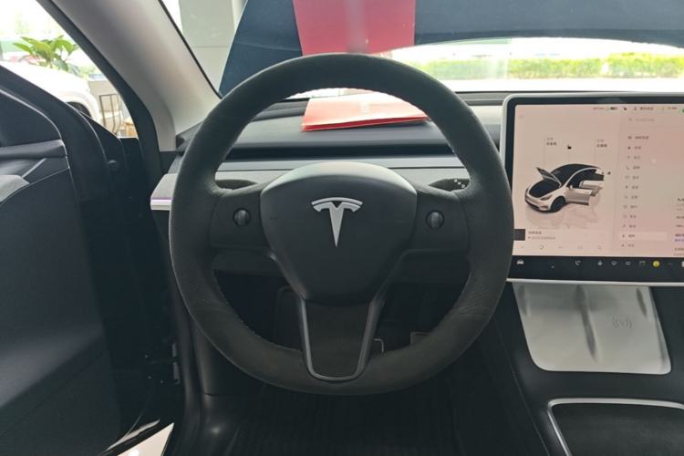 Used Tesla Model Y 2023 Long-Range All-Wheel-Drive Version Steering Wheel