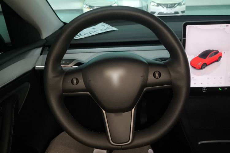Used Tesla Model Y 2023 Long-Range All-Wheel-Drive Version Steering Wheel