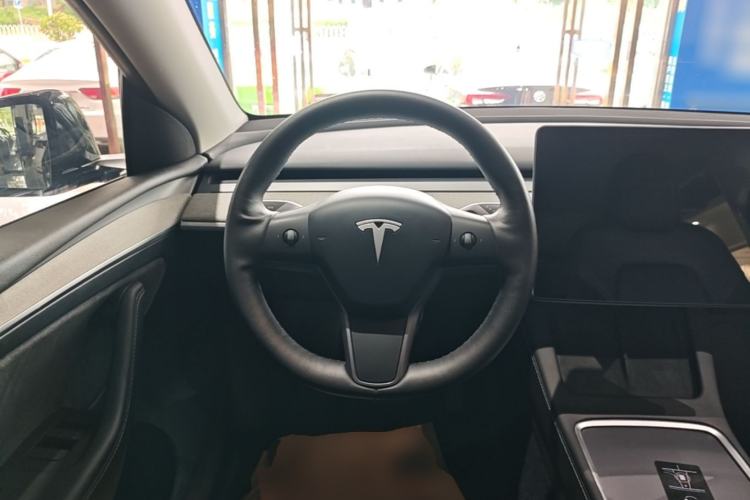 Used Tesla Model Y 2023 Rear-Wheel-Drive Version Steering Wheel
