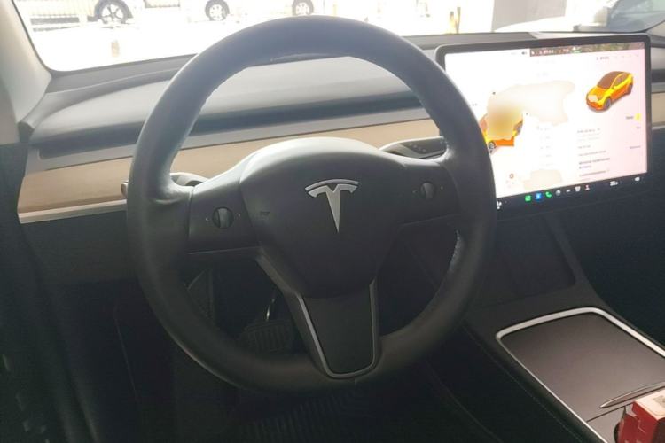 Used Tesla Model Y 2023 Long-Range All-Wheel-Drive Version Steering Wheel