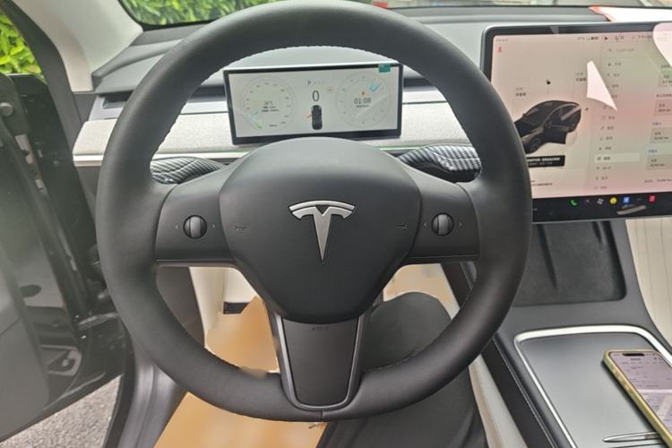 Used Tesla Model Y 2023 Long-Range All-Wheel-Drive Version Steering Wheel