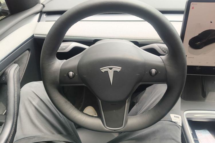 Used Tesla Model Y 2023 Rear-Wheel-Drive Version Steering Wheel