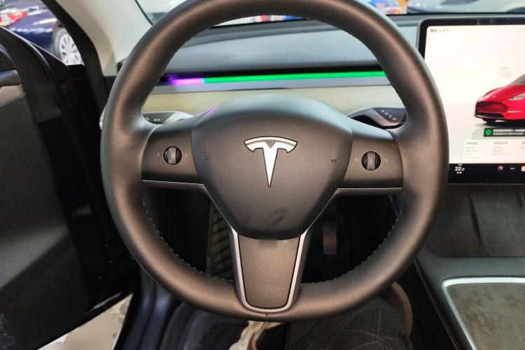 Used Tesla Model Y 2023 Long-Range All-Wheel-Drive Version Steering Wheel