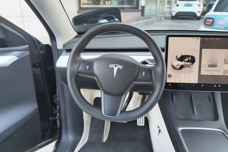Used Tesla Model Y 2023 High-Performance All-Wheel-Drive Version Steering Wheel