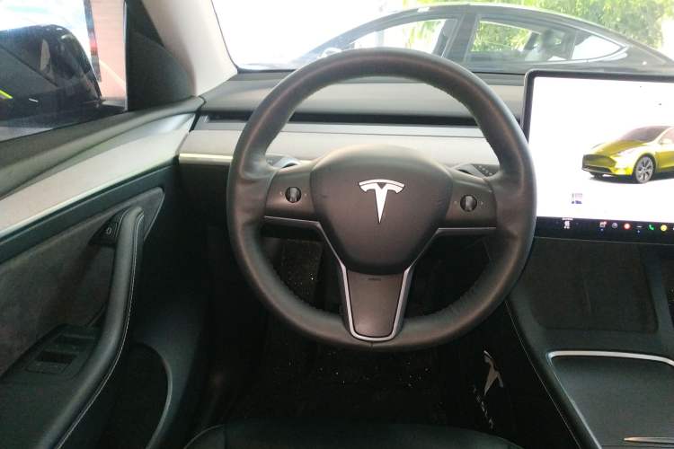 Used Tesla Model Y 2023 Rear-Wheel-Drive Version Steering Wheel