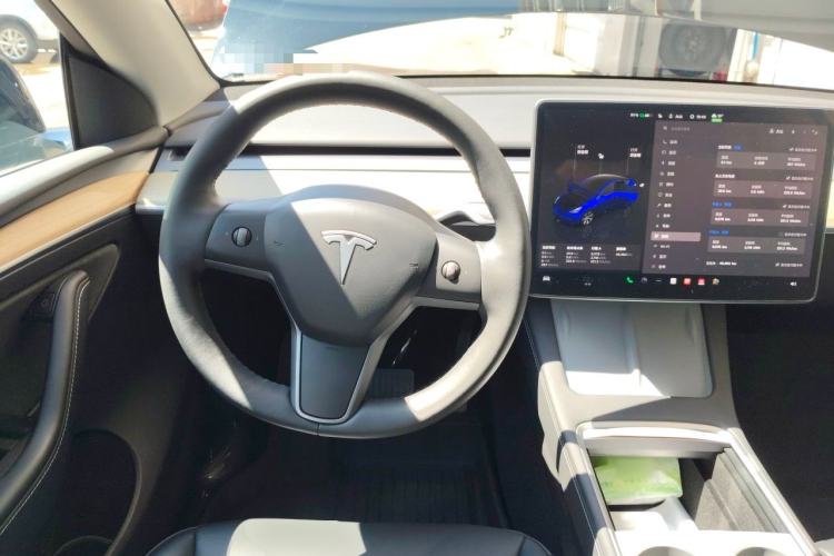 Used Tesla Model Y 2023 Long-Range All-Wheel-Drive Version Steering Wheel