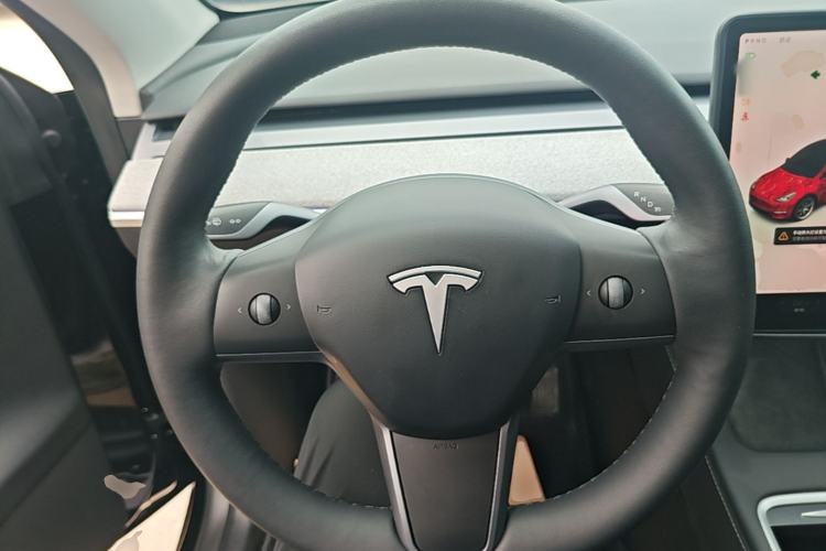 Used Tesla Model Y 2023 Long-Range All-Wheel-Drive Version Steering Wheel