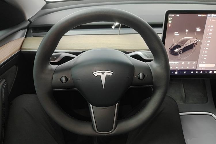 Used Tesla Model Y 2023 Long-Range All-Wheel-Drive Version Steering Wheel