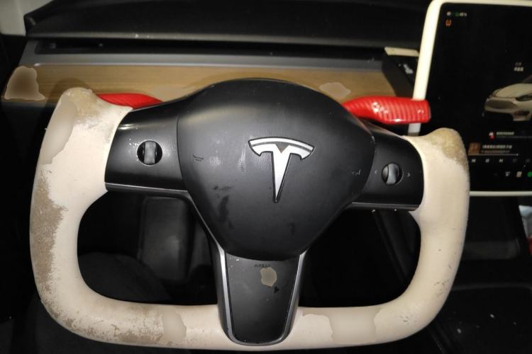 Used Tesla Model Y 2023 Long-Range All-Wheel-Drive Version Steering Wheel