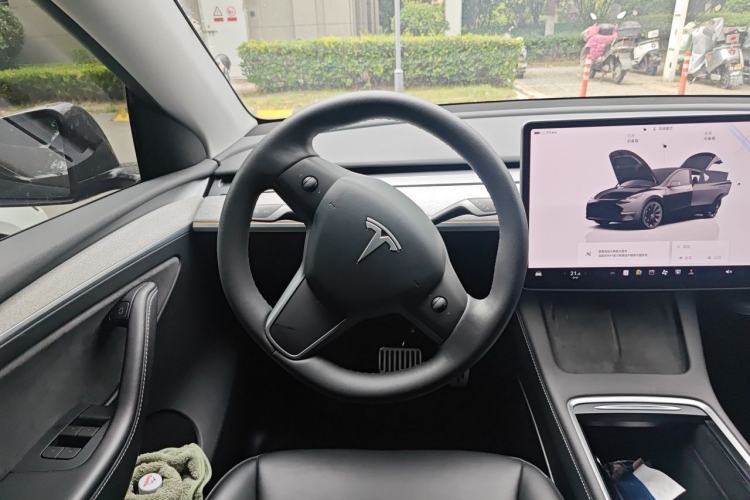 Used Tesla Model Y 2023 Rear-Wheel-Drive Version Steering Wheel
