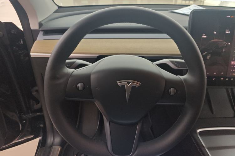Used Tesla Model Y 2023 Long-Range All-Wheel-Drive Version Steering Wheel