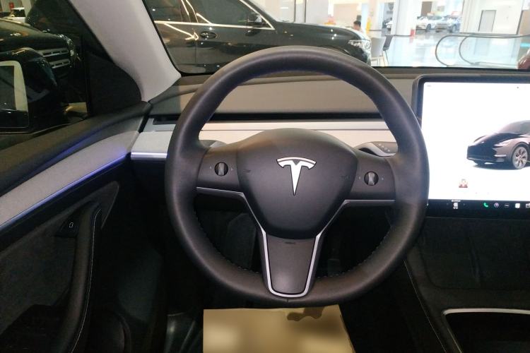 Used Tesla Model Y 2023 Long-Range All-Wheel-Drive Version Steering Wheel
