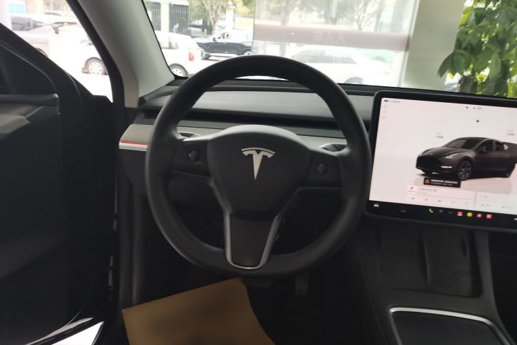 Used Tesla Model Y 2023 Rear-Wheel-Drive Version Steering Wheel