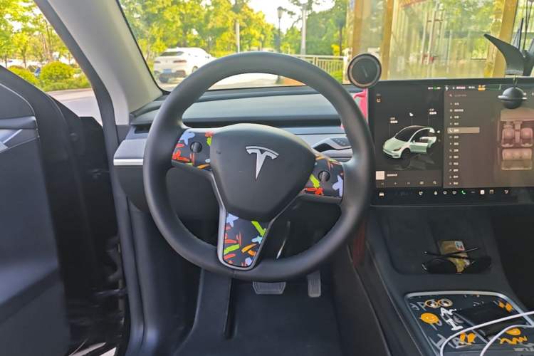 Used Tesla Model Y 2023 Rear-Wheel-Drive Version Steering Wheel
