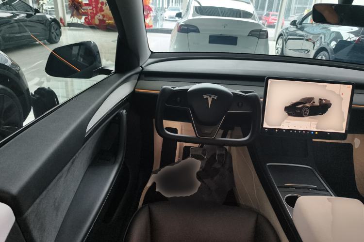 Used Tesla Model Y 2023 Long-Range All-Wheel-Drive Version Steering Wheel