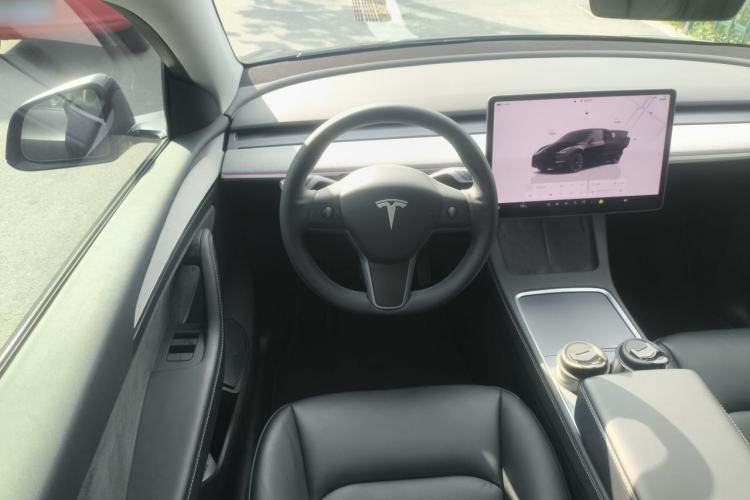 Used Tesla Model Y 2023 Long-Range All-Wheel-Drive Version Steering Wheel