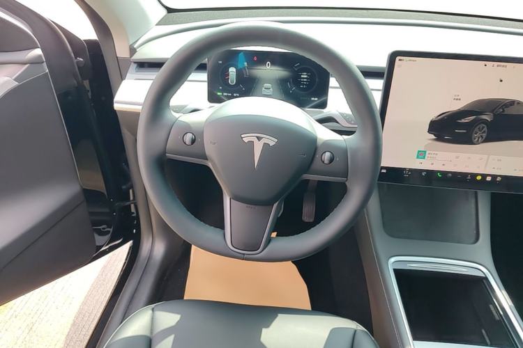 Used Tesla Model Y 2023 Rear-Wheel-Drive Version Steering Wheel