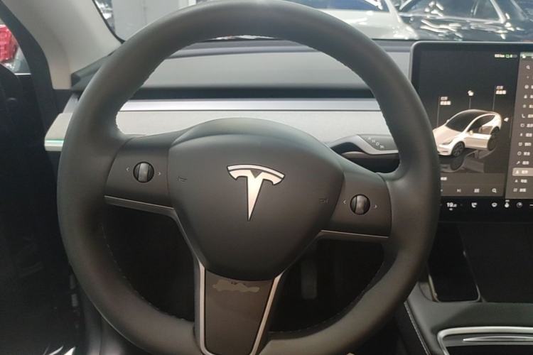 Used Tesla Model Y 2023 Long-Range All-Wheel-Drive Version Steering Wheel