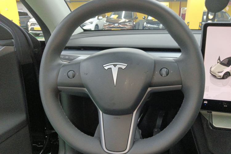 Used Tesla Model Y 2023 Long-Range All-Wheel-Drive Version Steering Wheel