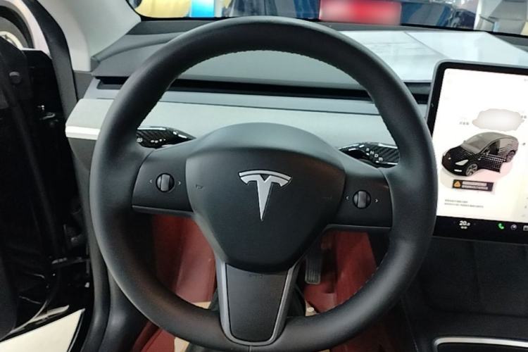 Used Tesla Model Y 2023 Long-Range All-Wheel-Drive Version Steering Wheel