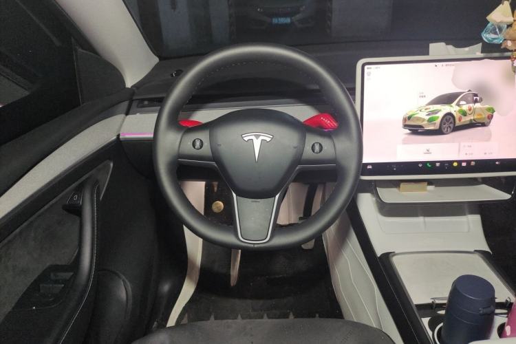 Used Tesla Model Y 2023 Long-Range All-Wheel-Drive Version Steering Wheel
