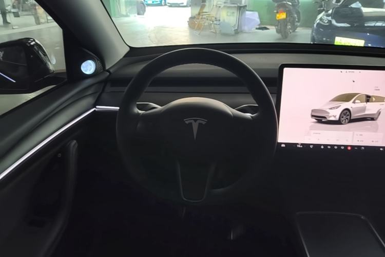 Used Tesla Model Y 2023 Long-Range All-Wheel-Drive Version Steering Wheel