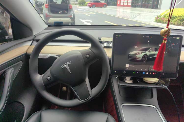 Used Tesla Model Y 2023 Rear-Wheel-Drive Version Steering Wheel