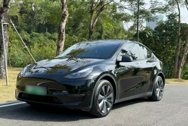Used Tesla Model Y 2023 Long-Range All-Wheel-Drive Version