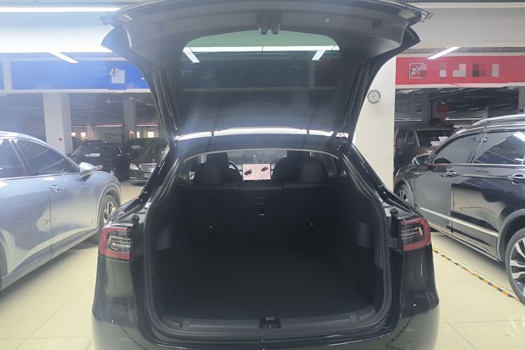 Used Tesla Model Y 2023 Rear-Wheel-Drive Version Trunk