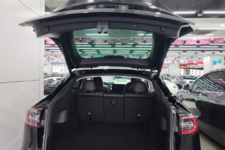 Used Tesla Model Y 2023 Long-Range All-Wheel-Drive Version Trunk