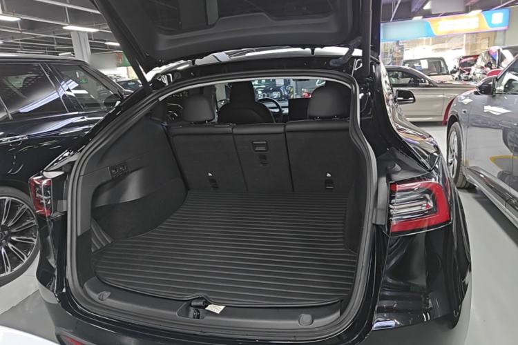 Used Tesla Model Y 2023 Long-Range All-Wheel-Drive Version Trunk