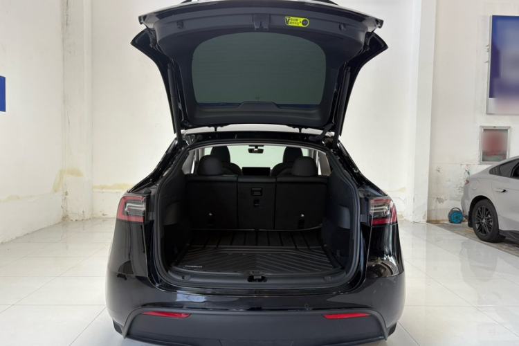 Used Tesla Model Y 2023 Rear-Wheel-Drive Version Trunk