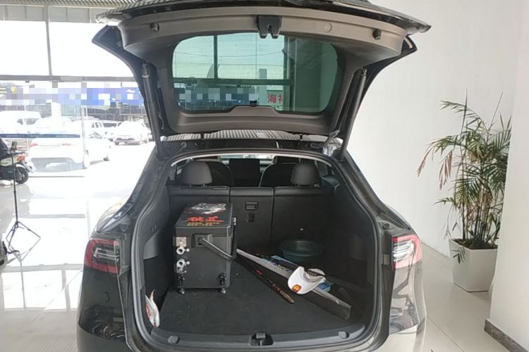 Used Tesla Model Y 2023 Rear-Wheel-Drive Version Trunk