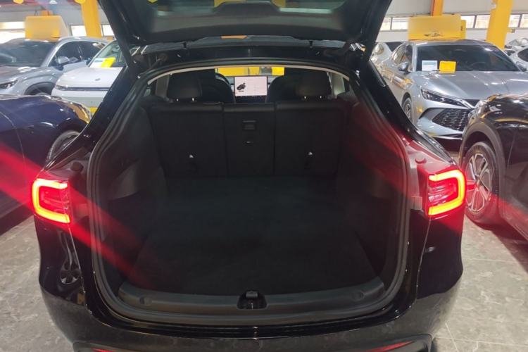 Used Tesla Model Y 2023 Rear-Wheel-Drive Version Trunk