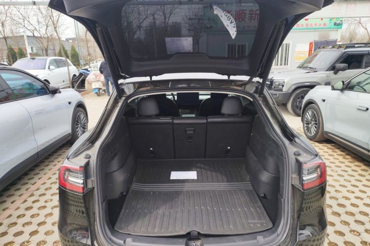 Used Tesla Model Y 2023 Long-Range All-Wheel-Drive Version Trunk