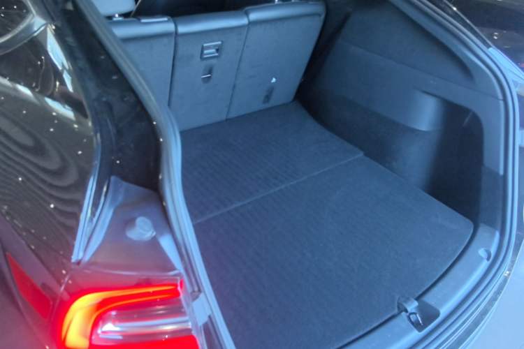Used Tesla Model Y 2023 Long-Range All-Wheel-Drive Version Trunk