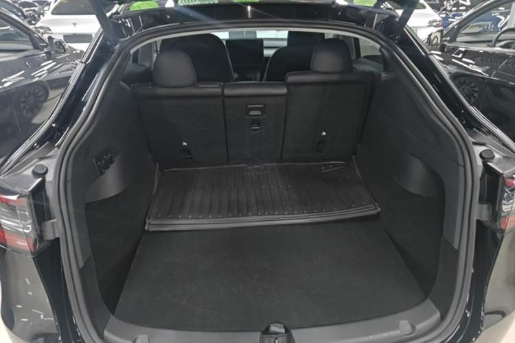 Used Tesla Model Y 2023 High-Performance All-Wheel-Drive Version Trunk
