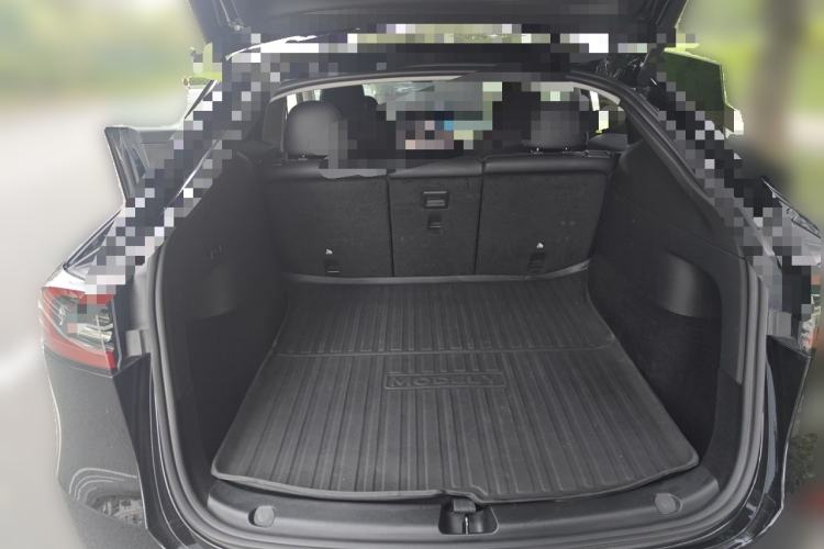 Used Tesla Model Y 2023 Long-Range All-Wheel-Drive Version Trunk