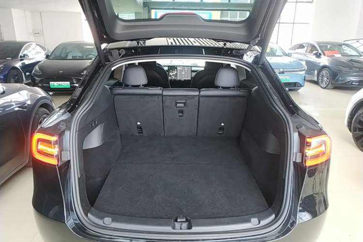 Used Tesla Model Y 2023 Rear-Wheel-Drive Version Trunk