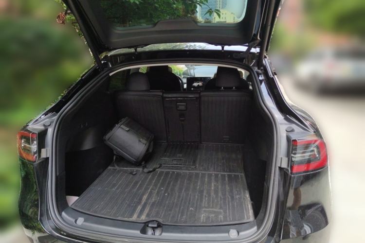 Used Tesla Model Y 2023 Long-Range All-Wheel-Drive Version Trunk