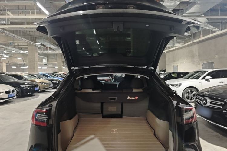 Used Tesla Model Y 2023 Long-Range All-Wheel-Drive Version Trunk